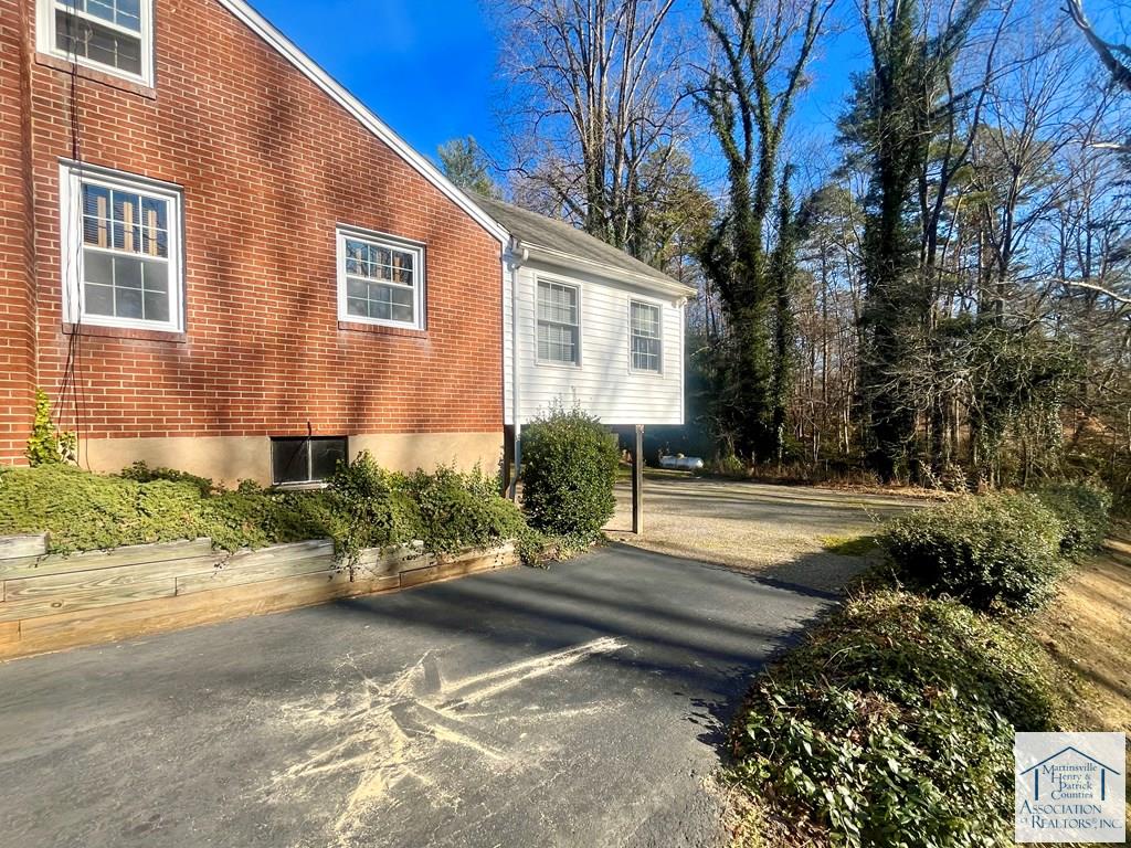 Real Estate Martinsville, VA Rives S. Brown Helping you find a home