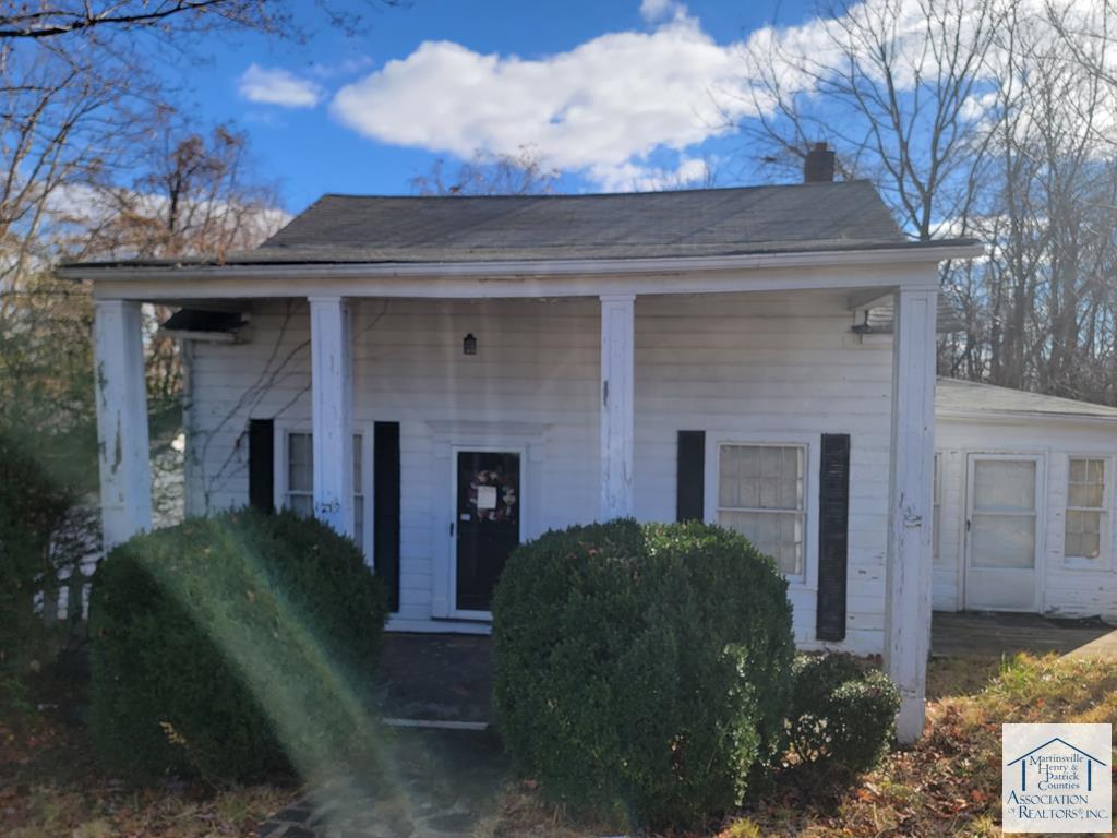 Real Estate Martinsville, VA Rives S. Brown Helping you find a home