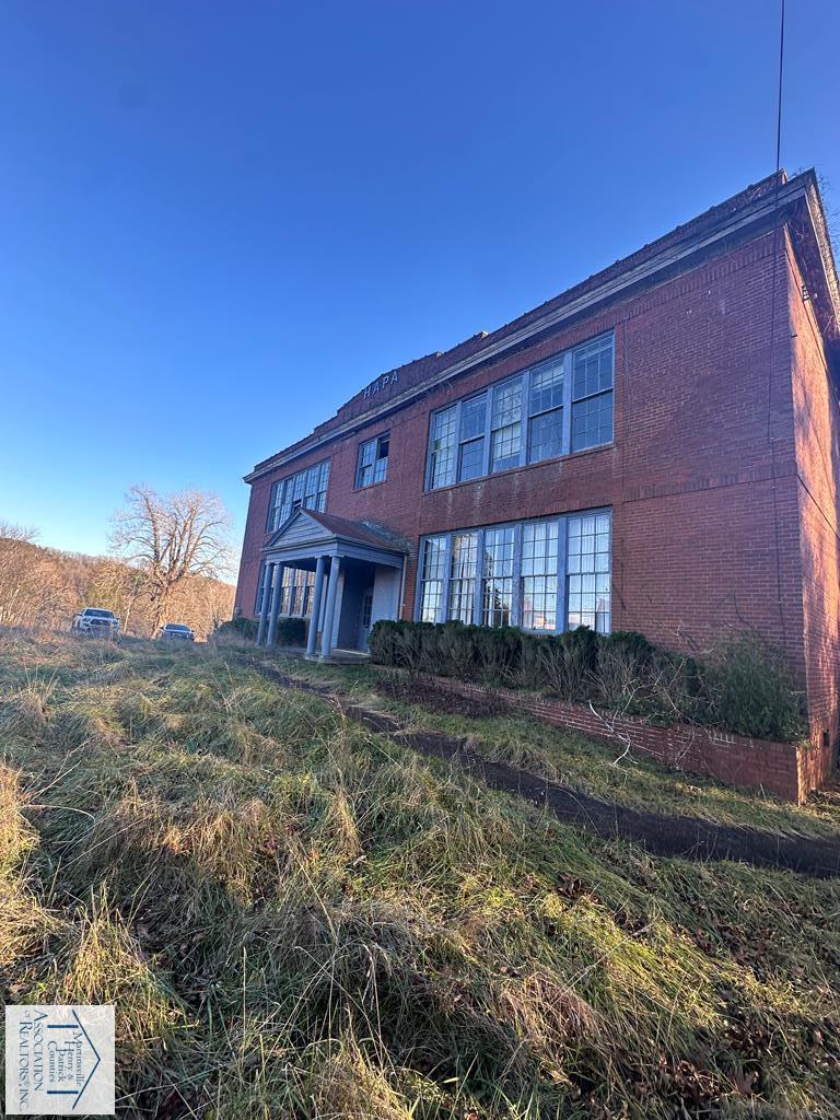 Real Estate Martinsville, VA Rives S. Brown Helping you find a home